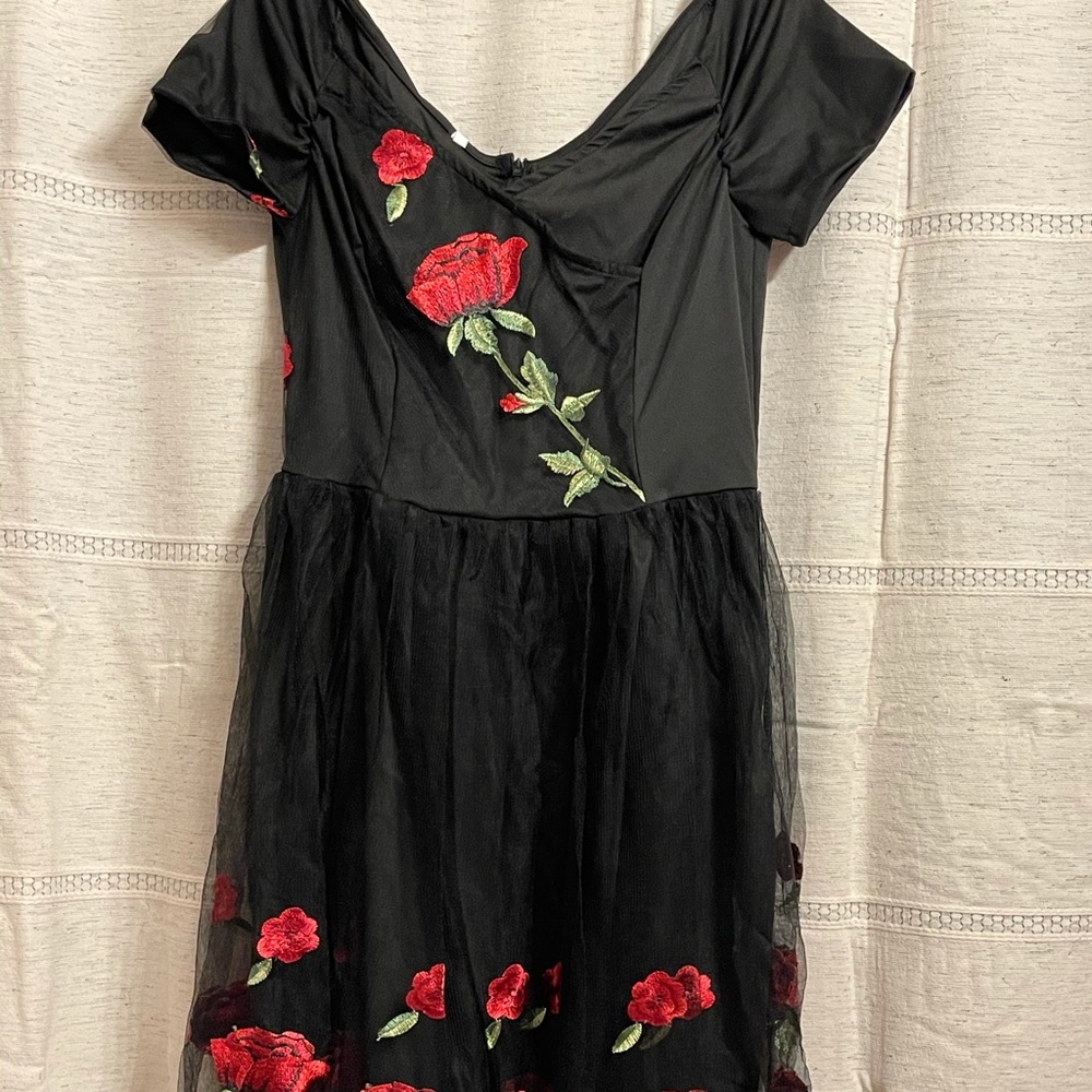 New embroidered roses black tulle dress NWOT small